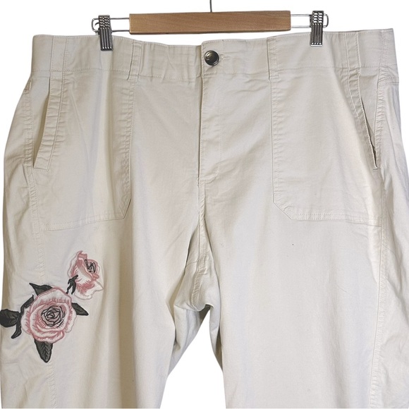 Lane Bryant Floral Embroidered Cream White Ankle Pants Jogger Plus 24 #1092184 - Picture 3 of 10